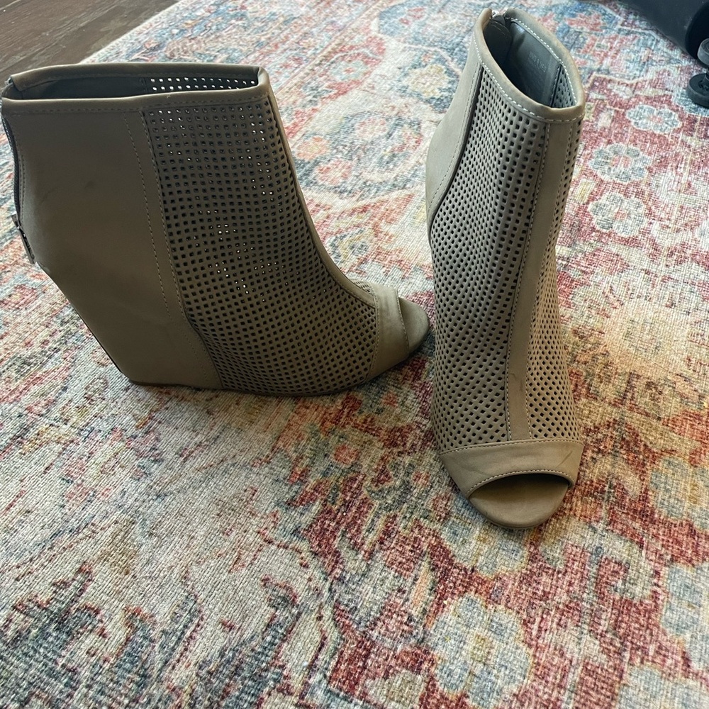 Perforated Peep-Toe Wedge Booties - Gray